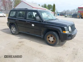 2008 Jeep Patriot Sport with VIN 1J8FF28W78D728568, listed as a IAAI auction lot 42091256 with 166,876 mi miles. Bid and sale history available at carsss.com. Image 1.