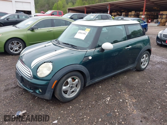 2009 MINI Cooper Hardtop with VIN WMWMF33579TW72493, listed as a IAAI auction lot 41861584 with 136,341 mi miles. Bid and sale history available at carsss.com. Image 2.