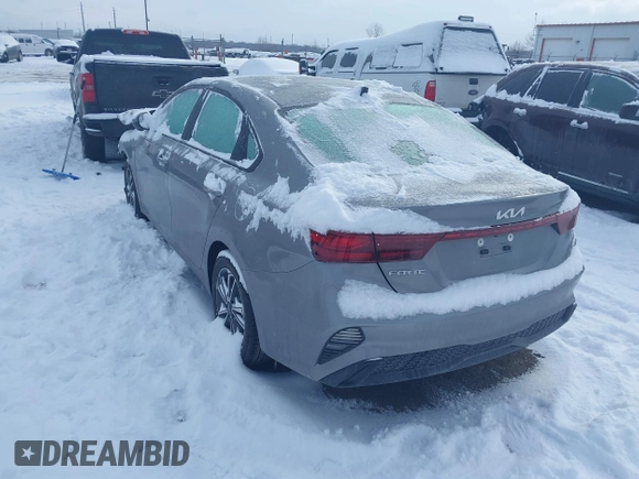2022 Kia Forte LXS z VIN 3KPF24AD5NE458225, wystawiony jako IAAI lot #41572671 z przebiegiem 24 009 mil mil oraz . Historia ofert i sprzedaży dostępna na DreamBid. Obrazek 3.