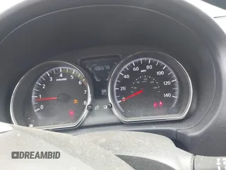2019 Nissan Versa SV z VIN 3N1CN7AP4KL820481, wystawiony jako IAAI lot #42033570 z przebiegiem 106 678 mil mil oraz . Historia ofert i sprzedaży dostępna na DreamBid. Obrazek 7.