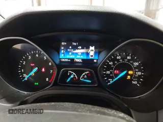 2014 Ford Focus SE z VIN 1FADP3K26EL248634, wystawiony jako IAAI lot #42379553 z przebiegiem 136 265 mil mil oraz . Historia ofert i sprzedaży dostępna na DreamBid. Obrazek 7.