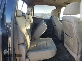 2015 GMC Sierra 2500HD Denali z VIN 1GT120E89FF153186, wystawiony jako Copart lot #88546105 z przebiegiem 418 972 mil mil oraz Czysty tytuł • Clean title. Historia ofert i sprzedaży dostępna na DreamBid. Obrazek 10.