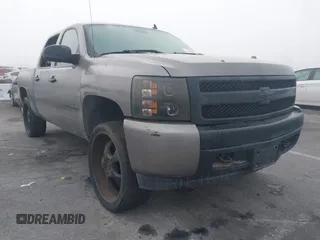 2007 Chevrolet Silverado 1500 1LT with VIN 2GCEC13C971586267, listed as a IAAI auction lot 41867101 with 181,925 mi miles and . Bid and sale history available at DreamBid. Image 1.