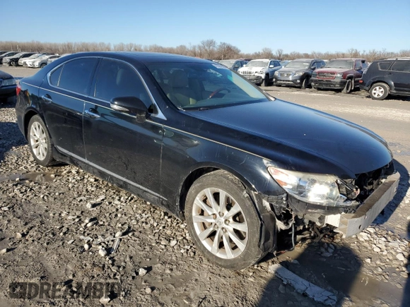 2012 Lexus LS 460 z VIN JTHCL5EF5C5012732, wystawiony jako Copart lot #42987625 z przebiegiem 131 078 mil mil oraz Szkoda całkowita • Salvage title. Historia ofert i sprzedaży dostępna na DreamBid. Obrazek 4.