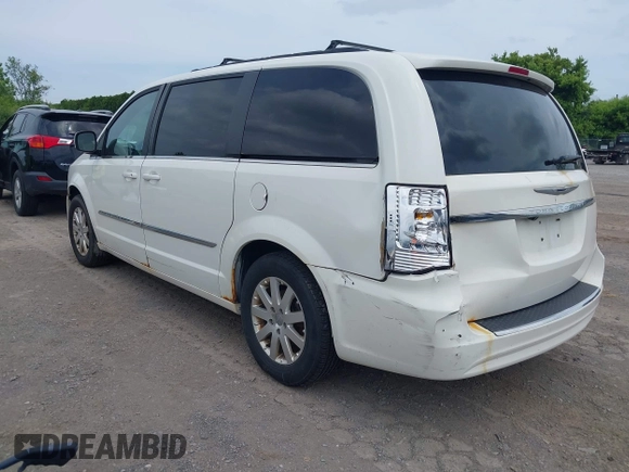 2011 Chrysler Town & Country Touring L z VIN 2A4RR8DG4BR616693, wystawiony jako IAAI lot #42492944 z przebiegiem 159 825 mil mil oraz . Historia ofert i sprzedaży dostępna na DreamBid. Obrazek 3.