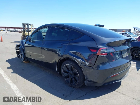 2024 Tesla Model Y Long Range z VIN 7SAYGDEE0RF128802, wystawiony jako IAAI lot #42128685 z przebiegiem 15 713 mil mil oraz . Historia ofert i sprzedaży dostępna na DreamBid. Obrazek 3.