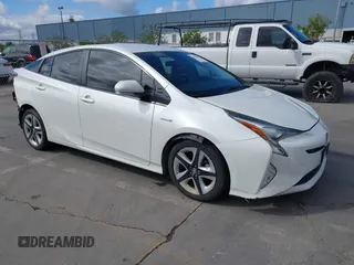 2017 Toyota Prius Two z VIN JTDKARFU7H3045872, wystawiony jako IAAI lot #42255988 z przebiegiem 135 980 mil mil oraz . Historia ofert i sprzedaży dostępna na DreamBid. Obrazek 1.
