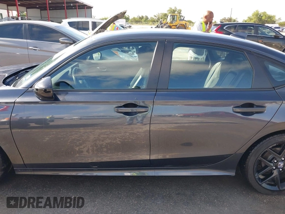 2025 Honda Civic Sport z VIN 2HGFE2F58SH556809, wystawiony jako IAAI lot #42081375 z przebiegiem 8 647 mil mil oraz . Historia ofert i sprzedaży dostępna na DreamBid. Obrazek 14.