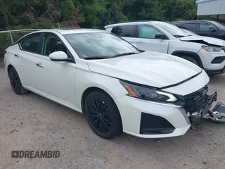 2025 Nissan Altima SV z VIN 1N4BL4DV8SN364434, wystawiony jako IAAI lot #42532928 z przebiegiem 14 521 mil mil oraz . Historia ofert i sprzedaży dostępna na DreamBid. Obrazek 1.