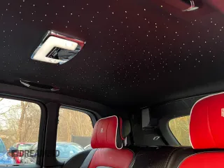 2022 Rolls-Royce Cullinan Black Badge z VIN SLATV8C02NU212169, wystawiony jako Copart lot #45190395 z przebiegiem 5 245 mil mil oraz Czysty tytuł • Clean title. Historia ofert i sprzedaży dostępna na DreamBid. Obrazek 10.