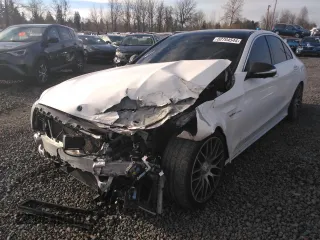 2017 Mercedes-Benz C 63 S AMG z VIN 55SWF8HB6HU188032, wystawiony jako Copart lot #82704544 z przebiegiem 68 176 mil mil oraz Szkoda całkowita • Salvage title. Historia ofert i sprzedaży dostępna na DreamBid. Obrazek 1.