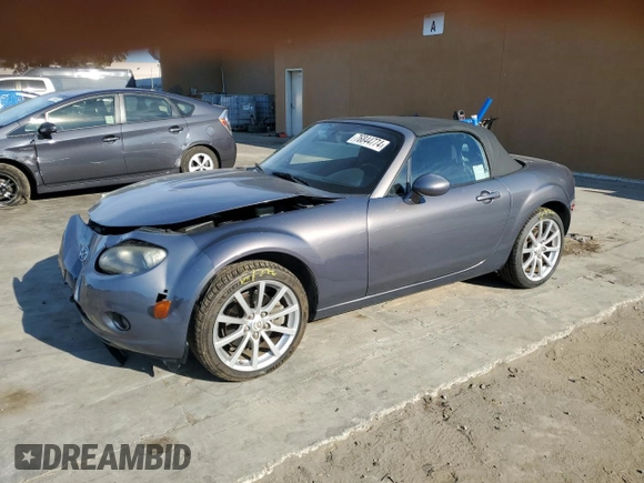 2006 Mazda MX-5 Miata Sport z VIN JM1NC25F260115830, wystawiony jako Copart lot #76844774 z przebiegiem 52 599 mil mil oraz Szkoda całkowita • Salvage title. Historia ofert i sprzedaży dostępna na DreamBid. Obrazek 1.