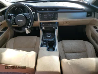 2016 Jaguar XF 35t Prestige with VIN SAJBE4BV5GCY16769, listed as a Copart auction lot 76058864 with 122,649 mi miles and Salvage Title. Bid and sale history available at carsss.com. Image 8.