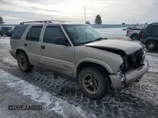 2001 GMC Jimmy SLE with VIN 1GKDT13W512196056, listed as a Copart auction lot 46338225 with 205,918 mi miles and Salvage Title. Bid and sale history available at carsss.com. Image 4.