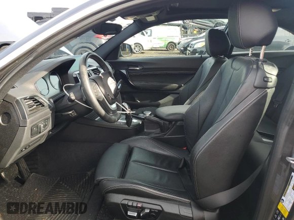 2020 BMW 2 Series 230i xDrive with VIN WBA2J3C07L7D96605, listed as a Copart auction lot 82123324 with 27,826 mi miles and Salvage Title. Bid and sale history available at carsss.com. Image 7.