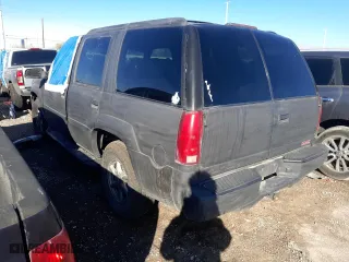 2000 GMC Denali with VIN 1GKEK13R6YR146253, listed as a Copart auction lot 44381765 with 264,950 mi miles and Salvage Title. Bid and sale history available at carsss.com. Image 2.