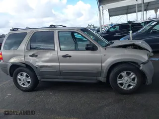 2001 Ford Escape XLT with VIN 1FMCU03101KD92811, listed as a IAAI auction lot 41589086 with 171,070 mi miles. Bid and sale history available at carsss.com. Image 13.