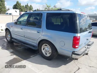 1998 Ford Expedition XLT z VIN 1FMPU18L8WLA56178, wystawiony jako IAAI lot #41920438 z przebiegiem 270 941 mil mil oraz . Historia ofert i sprzedaży dostępna na DreamBid. Obrazek 3.