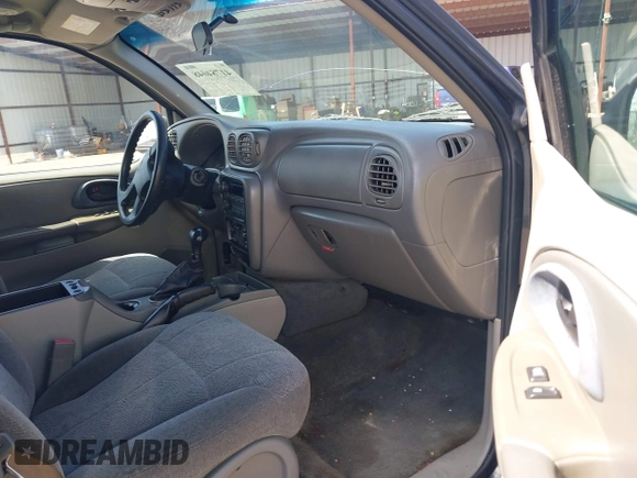 2004 Chevrolet TrailBlazer EXT LT with VIN 1GNET16S046124176, listed as a IAAI auction lot 41784048 with 186,297 mi miles. Bid and sale history available at carsss.com. Image 5.