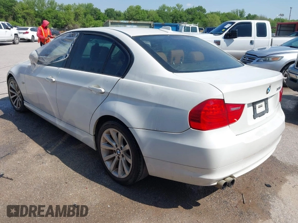 2011 BMW 3 Series 328i with VIN WBAPH7G53BNN05518, listed as a IAAI auction lot 41831641 with 178,044 mi miles. Bid and sale history available at carsss.com. Image 3.