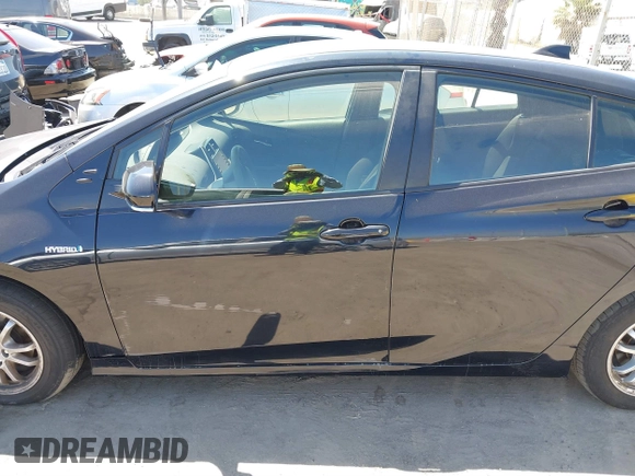2020 Toyota Prius L Eco z VIN JTDKARFU1L3117772, wystawiony jako IAAI lot #40077005 z przebiegiem 71 892 mil mil oraz . Historia ofert i sprzedaży dostępna na DreamBid. Obrazek 14.