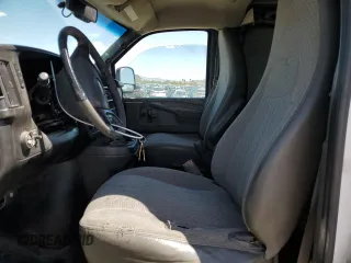 2013 Chevrolet Express Cargo z VIN 1GCZGTCA9D1165263, wystawiony jako Copart lot #51661055 z przebiegiem 172 369 mil mil oraz Szkoda całkowita • Salvage title. Historia ofert i sprzedaży dostępna na DreamBid. Obrazek 7.