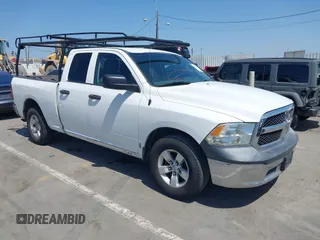 2014 Ram 1500 Tradesman z VIN 1C6RR6FG3ES383861, wystawiony jako IAAI lot #42533181 z przebiegiem 217 055 mil mil oraz . Historia ofert i sprzedaży dostępna na DreamBid. Obrazek 1.