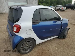 2016 Smart fortwo Passion z VIN WMEFJ5DA9GK062214, wystawiony jako Copart lot #61179715 z przebiegiem 58 152 mil mil oraz Czysty tytuł • Clean title. Historia ofert i sprzedaży dostępna na DreamBid. Obrazek 3.