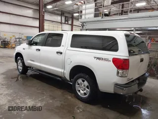 2013 Toyota Tundra z VIN 5TFDY5F13DX313385, wystawiony jako IAAI lot #42200622 z przebiegiem 161 470 mil mil oraz . Historia ofert i sprzedaży dostępna na DreamBid. Obrazek 3.