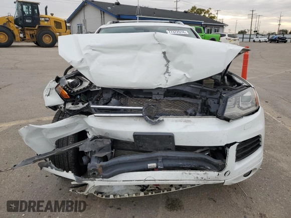 2014 Volkswagen Touareg Sport with VIN WVGEF9BP3ED005921, listed as a Copart auction lot 77372514 with 156,753 mi miles and Salvage Title. Bid and sale history available at DreamBid. Image 5.
