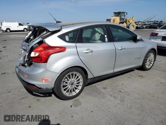 2013 Ford Focus Electric z VIN 1FADP3R45DL353574, wystawiony jako Copart lot #68591674 z przebiegiem 83 353 mil mil oraz Tytuł czysty. Historia ofert i sprzedaży dostępna na DreamBid. Obrazek 3.