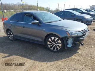 2013 Volkswagen Jetta Hybrid SE с VIN 3VW637AJ6DM300238, выставлен на аукционе IAAI как лот 42112719 с пробегом 137 902 миль миль и . История ставок и продаж доступна на DreamBid. Изображение 1.