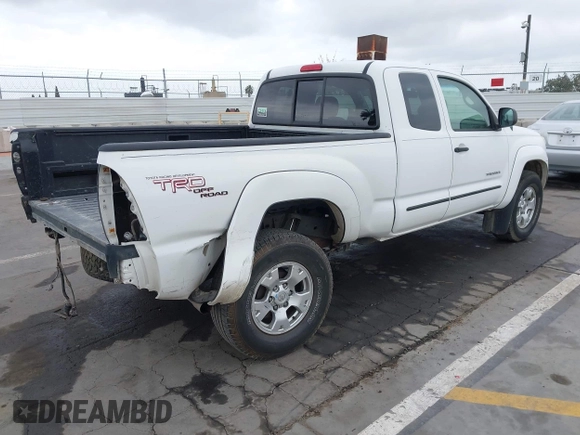 2005 Toyota Tacoma z VIN 5TEUU42N35Z060609, wystawiony jako IAAI lot #42119427 z przebiegiem 245 280 mil mil oraz . Historia ofert i sprzedaży dostępna na DreamBid. Obrazek 4.