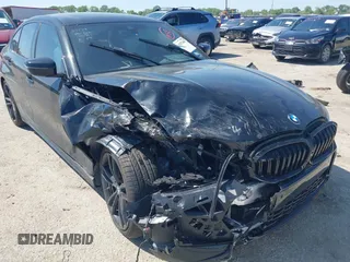 2024 BMW 3 Series 330i z VIN 3MW69FF05R8E87402, wystawiony jako IAAI lot #41973084 z przebiegiem 3 529 mil mil oraz . Historia ofert i sprzedaży dostępna na DreamBid. Obrazek 6.