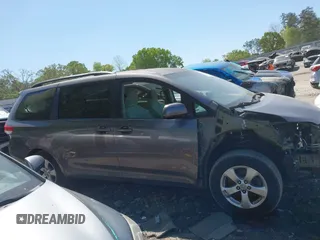 2011 Toyota Sienna LE AAS z VIN 5TDKK3DC3BS112980, wystawiony jako IAAI lot #42053582 z przebiegiem 232 404 mil mil oraz . Historia ofert i sprzedaży dostępna na DreamBid. Obrazek 13.