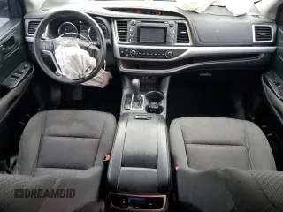 2018 Toyota Highlander LE z VIN 5TDBZRFH3JS871179, wystawiony jako Copart lot #59553235 z przebiegiem 130 069 mil mil oraz Szkoda całkowita • Salvage title. Historia ofert i sprzedaży dostępna na DreamBid. Obrazek 8.
