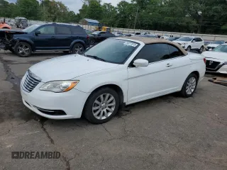 2013 Chrysler 200 Touring z VIN 1C3BCBEB9DN511421, wystawiony jako Copart lot #54417815 z przebiegiem 170 908 mil mil oraz Szkoda całkowita • Salvage title. Historia ofert i sprzedaży dostępna na DreamBid. Obrazek 1.