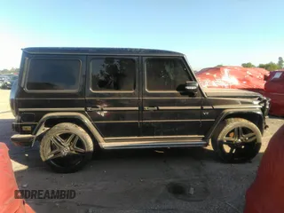 2005 Mercedes-Benz G-Class with VIN WDCYR49E25X156547, listed as a IAAI auction lot 38640157 with 241,209 mi miles. Bid and sale history available at carsss.com. Image 13.