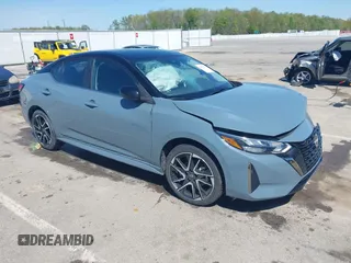 2024 Nissan Sentra SR z VIN 3N1AB8DV1RY363478, wystawiony jako IAAI lot #42072371 z przebiegiem 7 680 mil mil oraz . Historia ofert i sprzedaży dostępna na DreamBid. Obrazek 1.