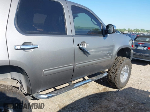 2009 Chevrolet Tahoe 2LT z VIN 1GNFC230X9R291177, wystawiony jako IAAI lot #41965944 z przebiegiem 71 073 mil mil oraz . Historia ofert i sprzedaży dostępna na DreamBid. Obrazek 6.