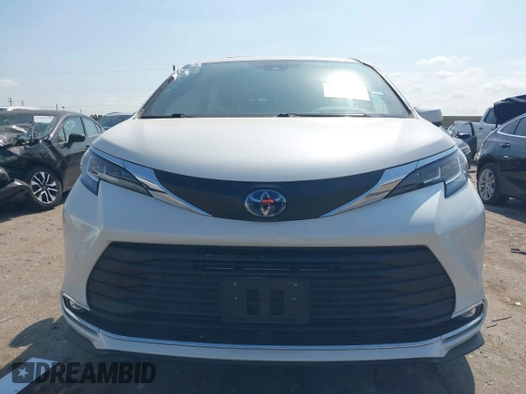 2021 Toyota Sienna XLE with VIN 5TDYRKEC6MS055675, listed as a IAAI auction lot 42044563 with 7,470 mi miles and . Bid and sale history available at DreamBid. Image 13.