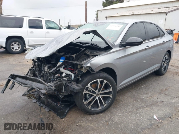 2024 Volkswagen Jetta Sport z VIN 3VWBM7BU3RM025861, wystawiony jako IAAI lot #41571284 z przebiegiem 9 990 mil mil oraz . Historia ofert i sprzedaży dostępna na DreamBid. Obrazek 17.