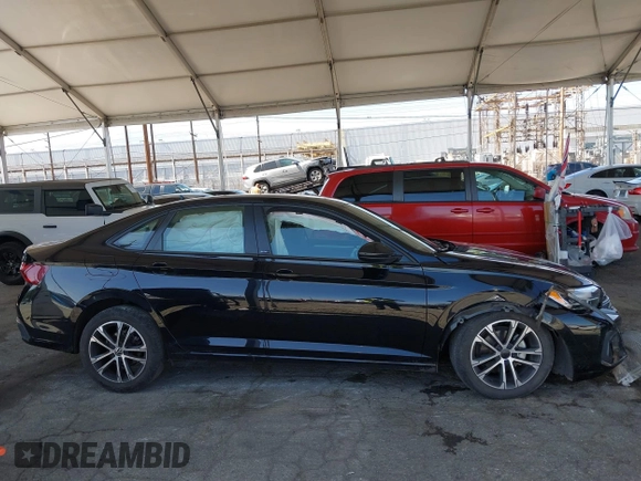 2024 Volkswagen Jetta Sport с VIN 3VWAM7BU2RM008822, выставлен на аукционе IAAI как лот 42258345 с пробегом 41 165 миль миль и . История ставок и продаж доступна на DreamBid. Изображение 14.
