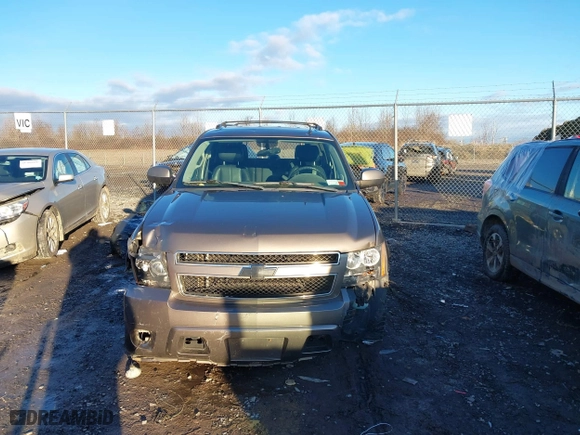 2013 Chevrolet Suburban LT with VIN 1GNSKJE76DR357951, listed as a IAAI auction lot 41195447 with 158,798 mi miles. Bid and sale history available at carsss.com. Image 6.