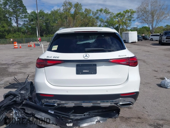 2025 Mercedes-Benz GLC 300 z VIN W1NKM4HB3SF237083, wystawiony jako IAAI lot #41666241 z przebiegiem Nie podano mil oraz . Historia ofert i sprzedaży dostępna na DreamBid. Obrazek 16.