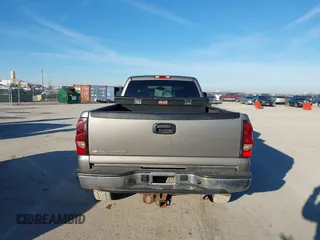 2006 Chevrolet Silverado 3500 SRW Wrk Trk with VIN 1GCHK33DX6F235816, listed as a IAAI auction lot 41588075 with 232,815 mi miles. Bid and sale history available at carsss.com. Image 17.