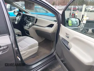 2018 Toyota Sienna LE Auto Access Seat with VIN 5TDKZ3DC1JS953593, listed as a IAAI auction lot 41478930 with 171,792 mi miles. Bid and sale history available at carsss.com. Image 5.
