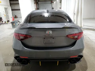 2017 Alfa Romeo Giulia with VIN ZARFAEAV6H7550942, listed as a Copart auction lot 48866585 with 25,634 mi miles and Salvage title. Bid and sale history available at DreamBid. Image 6.