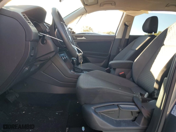 2021 Volkswagen Tiguan S with VIN 3VV1B7AX1MM108585, listed as a Copart auction lot 81897474 with 60,514 mi miles and Salvage Title. Bid and sale history available at carsss.com. Image 7.