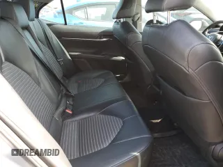 2022 Toyota Camry SE z VIN 4T1G11AK7NU633060, wystawiony jako Copart lot #58509575 z przebiegiem 208 372 mil mil oraz Czysty tytuł • Clean title. Historia ofert i sprzedaży dostępna na DreamBid. Obrazek 10.